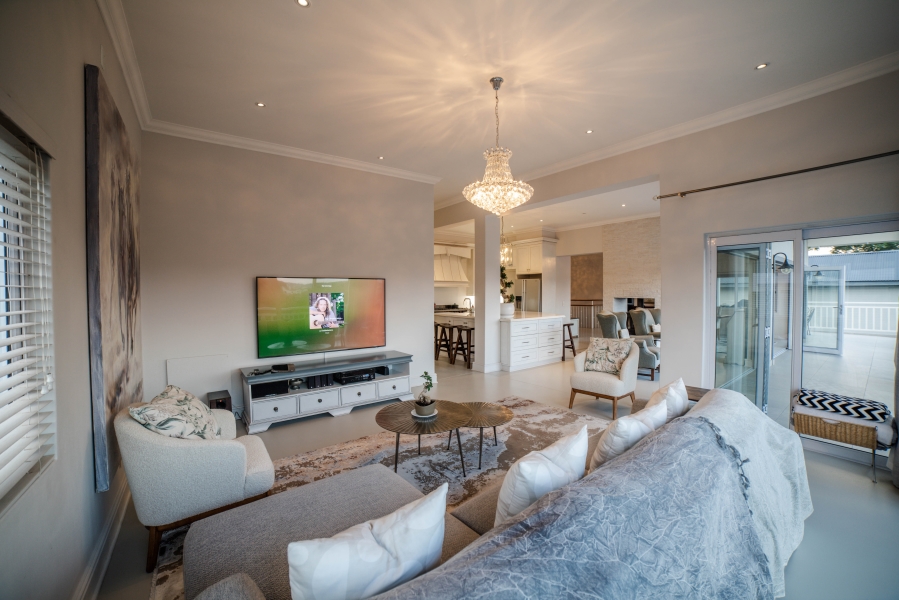 5 Bedroom Property for Sale in Helderfontein Estate Gauteng