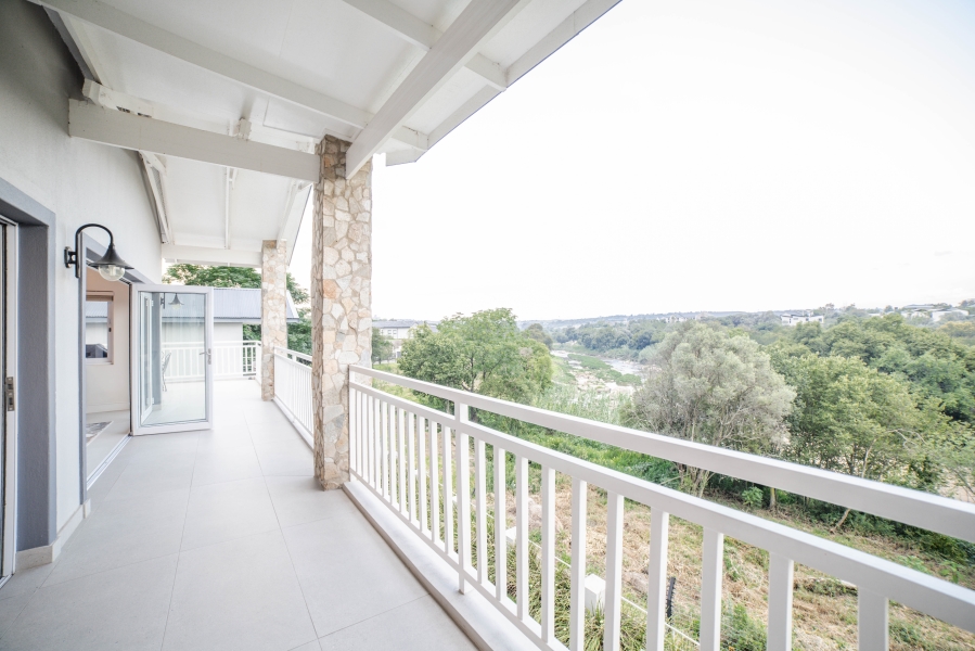 5 Bedroom Property for Sale in Helderfontein Estate Gauteng