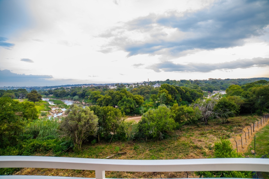 5 Bedroom Property for Sale in Helderfontein Estate Gauteng