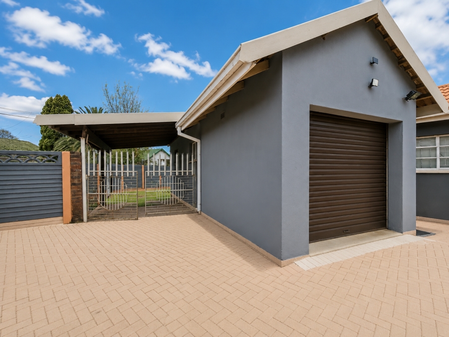 4 Bedroom Property for Sale in Risiville Gauteng