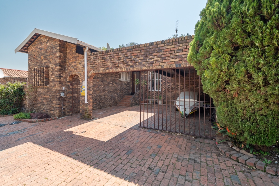 3 Bedroom Property for Sale in Bryanston Gauteng
