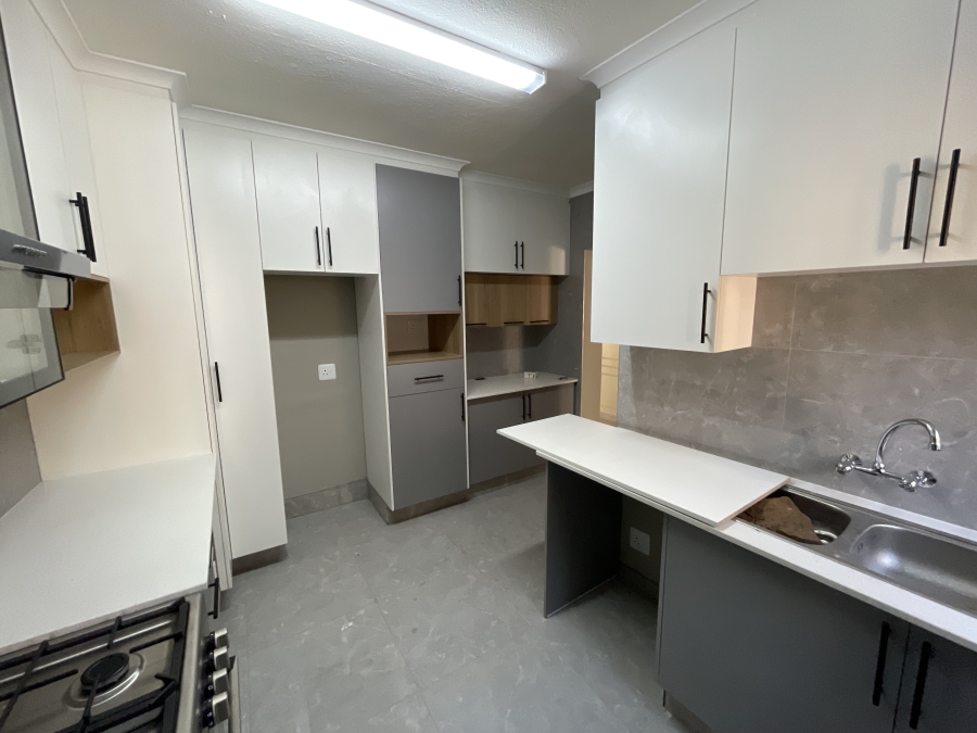 To Let 3 Bedroom Property for Rent in Kew Gauteng