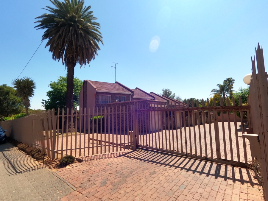 To Let 3 Bedroom Property for Rent in Kew Gauteng