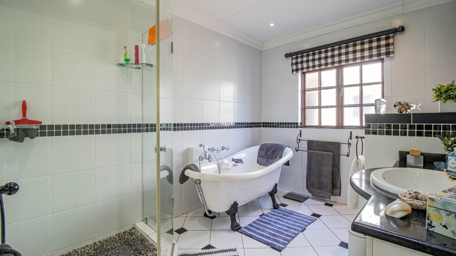 3 Bedroom Property for Sale in Lonehill Gauteng