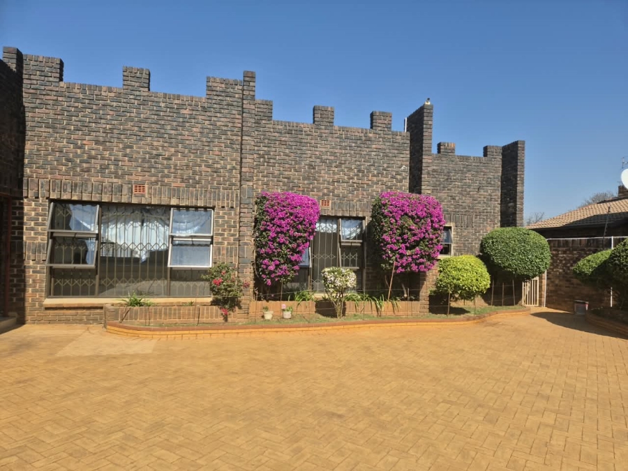 4 Bedroom Property for Sale in Bassonia Gauteng