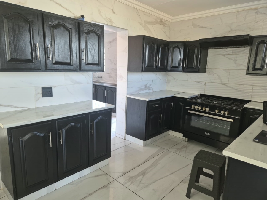 4 Bedroom Property for Sale in Bassonia Gauteng