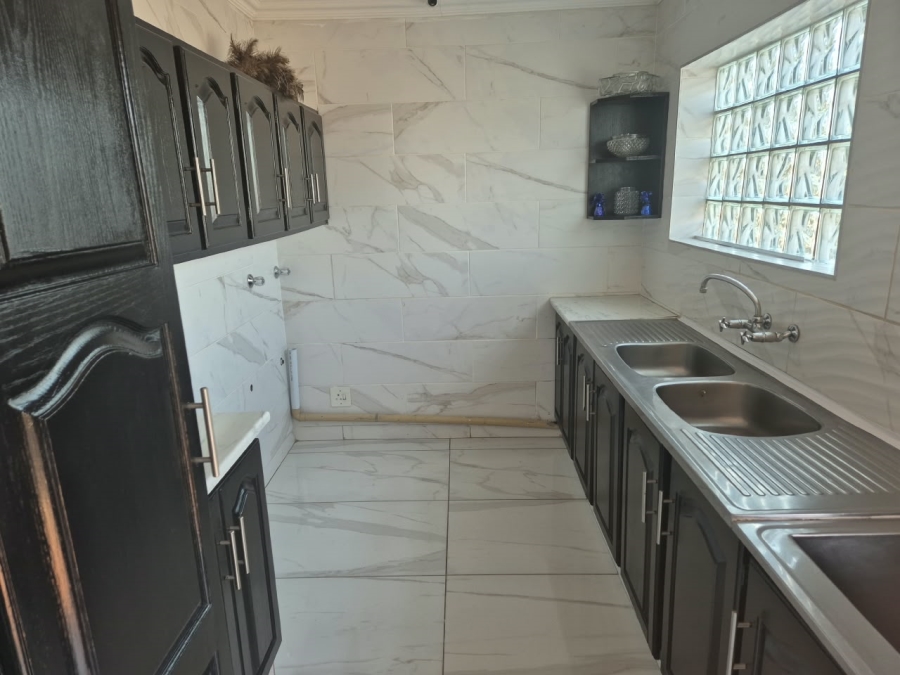 4 Bedroom Property for Sale in Bassonia Gauteng
