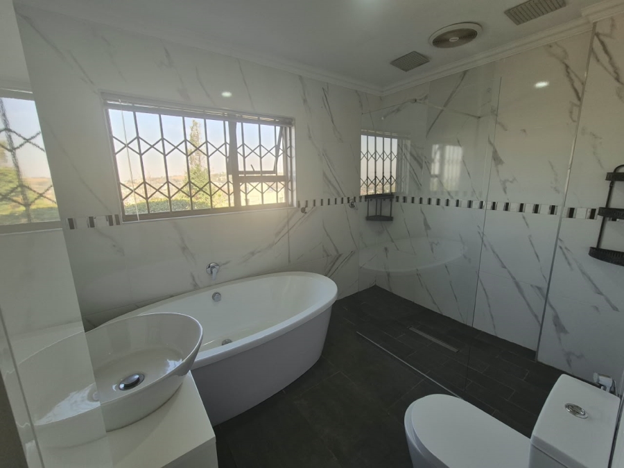 4 Bedroom Property for Sale in Bassonia Gauteng