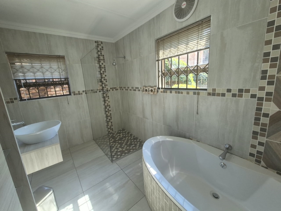4 Bedroom Property for Sale in Bassonia Gauteng