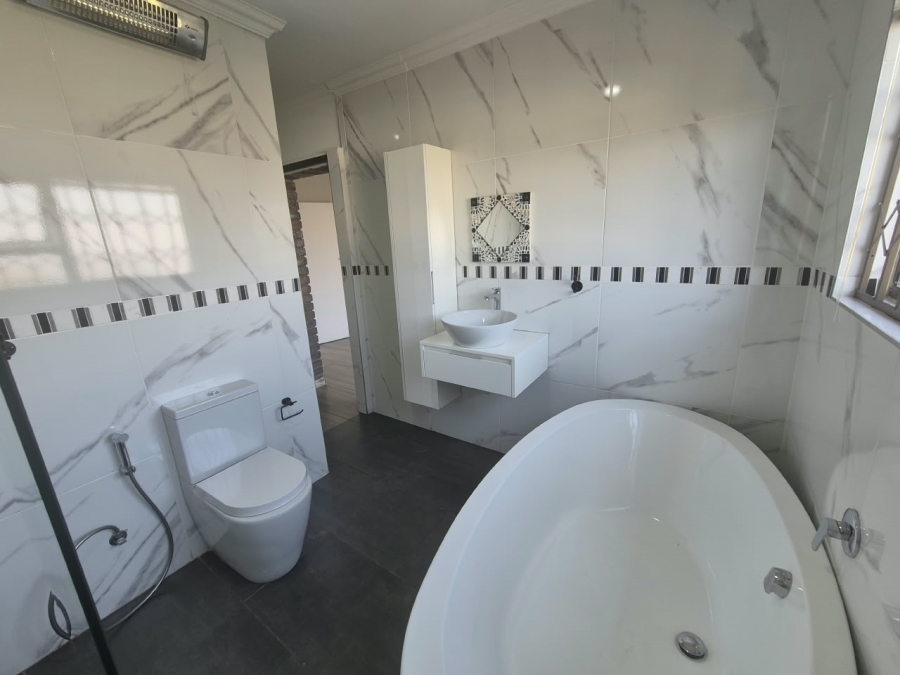 4 Bedroom Property for Sale in Bassonia Gauteng