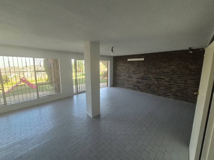 4 Bedroom Property for Sale in Bassonia Gauteng