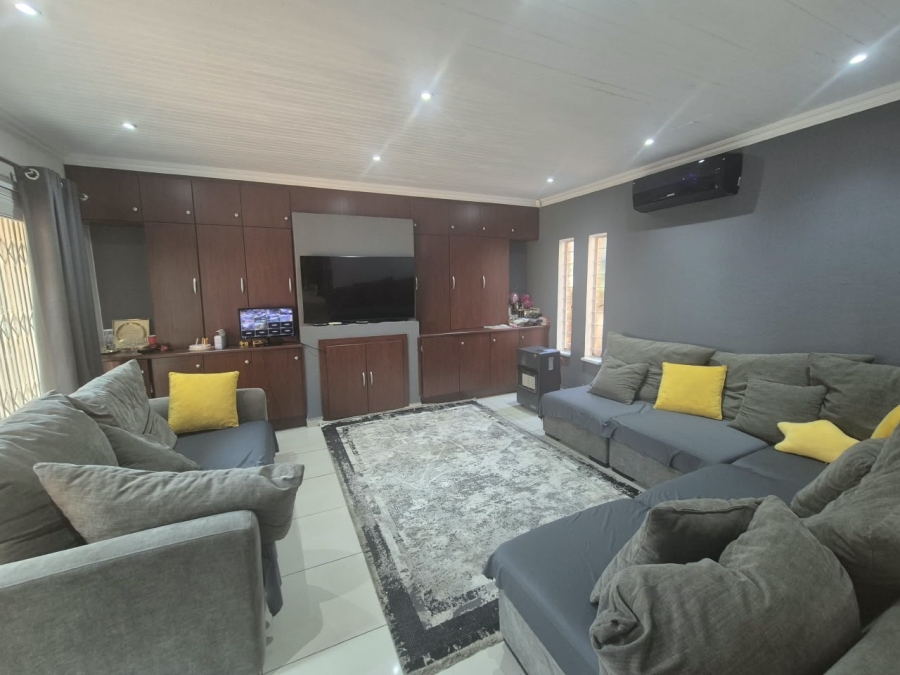 4 Bedroom Property for Sale in Bassonia Gauteng