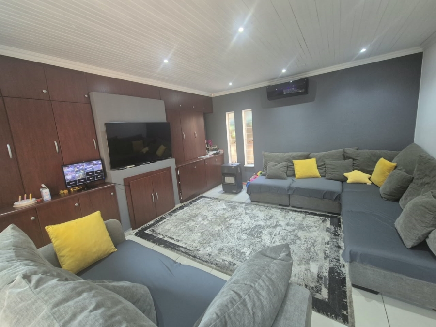 4 Bedroom Property for Sale in Bassonia Gauteng