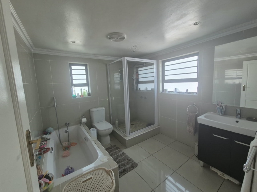 4 Bedroom Property for Sale in Bassonia Gauteng