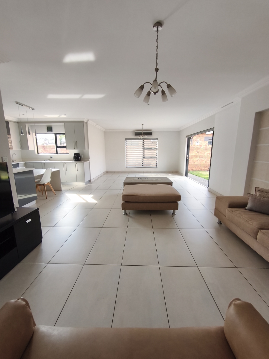 3 Bedroom Property for Sale in Dayanglen Gauteng
