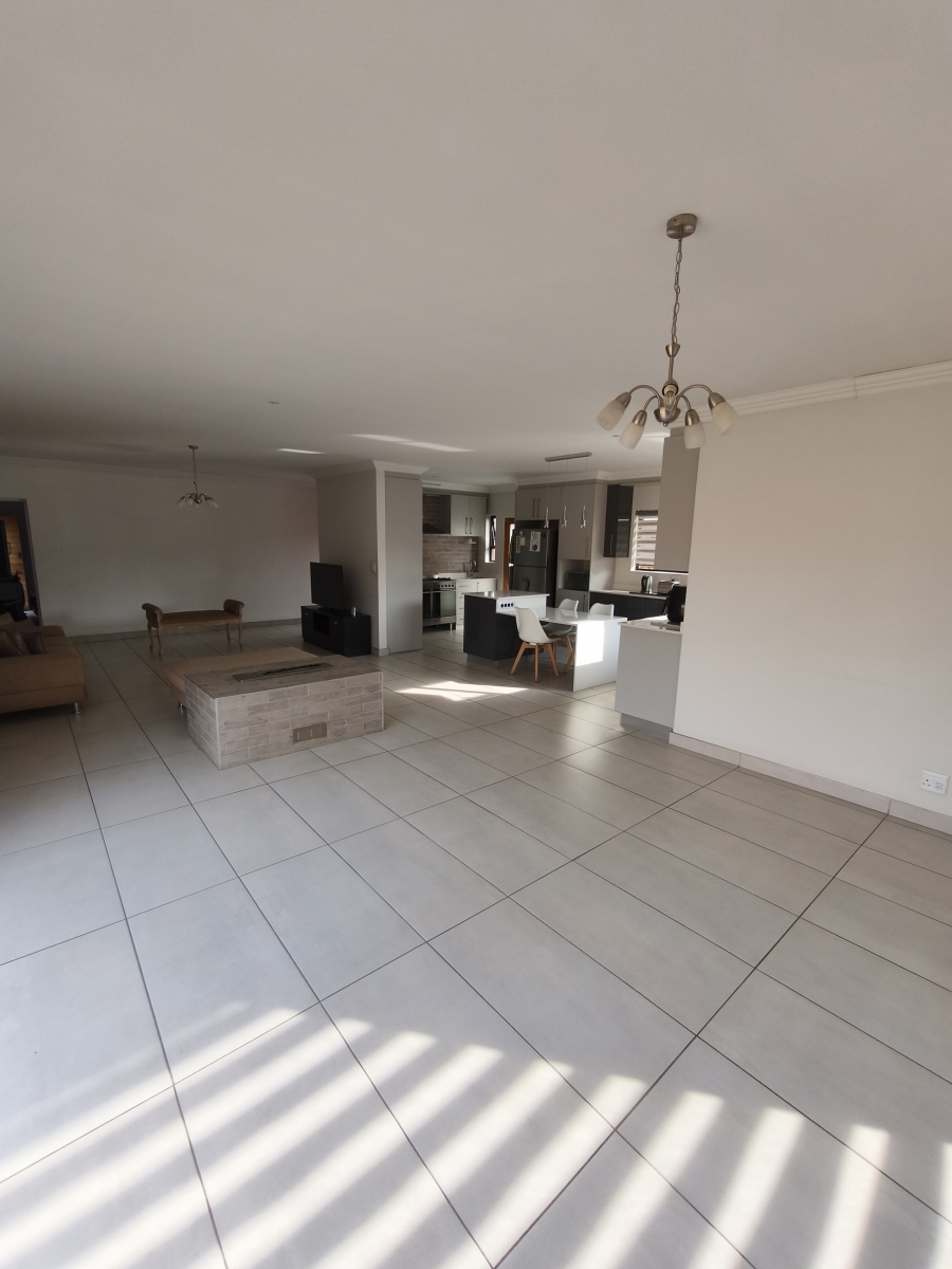 3 Bedroom Property for Sale in Dayanglen Gauteng