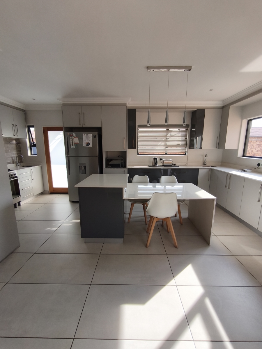 3 Bedroom Property for Sale in Dayanglen Gauteng