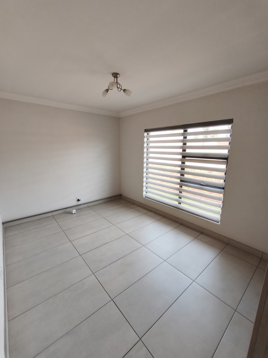3 Bedroom Property for Sale in Dayanglen Gauteng
