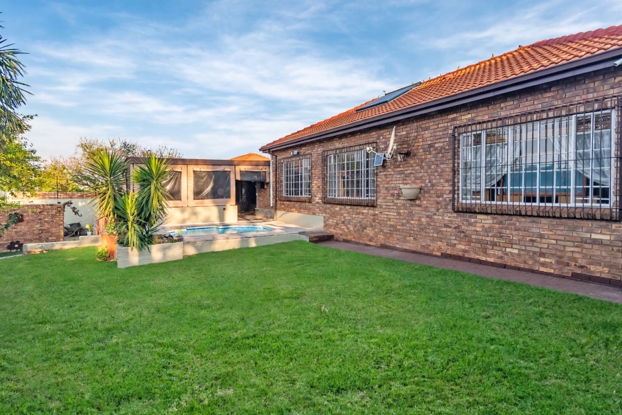3 Bedroom Property for Sale in Noordheuwel Gauteng