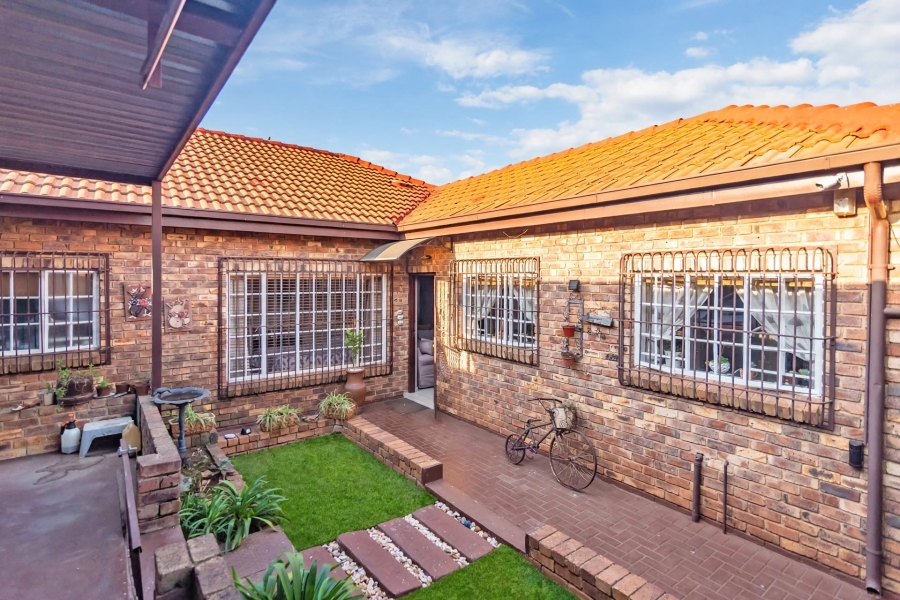 3 Bedroom Property for Sale in Noordheuwel Gauteng