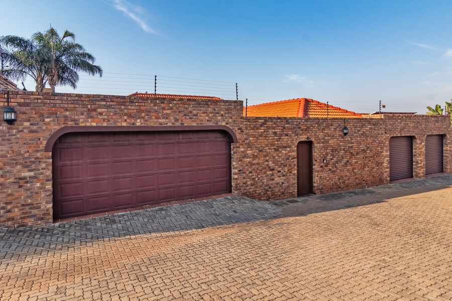 3 Bedroom Property for Sale in Noordheuwel Gauteng