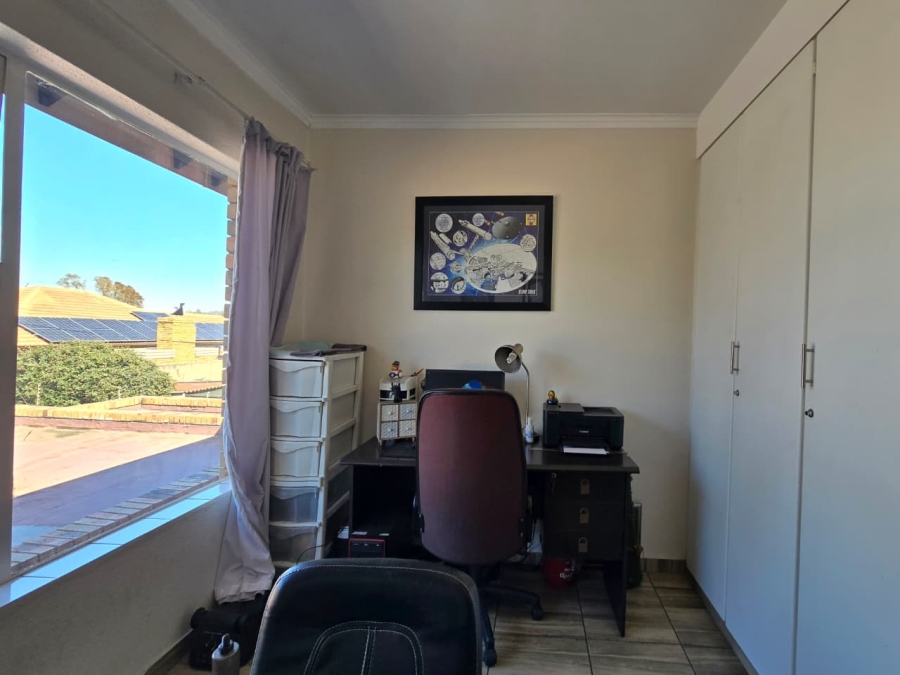 3 Bedroom Property for Sale in New Redruth Gauteng