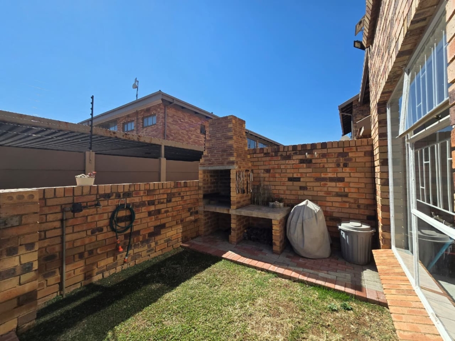 3 Bedroom Property for Sale in New Redruth Gauteng