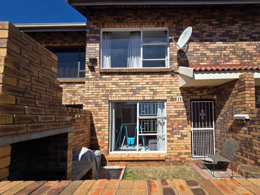 3 Bedroom Property for Sale in New Redruth Gauteng