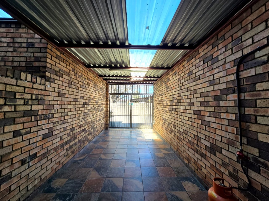3 Bedroom Property for Sale in New Redruth Gauteng