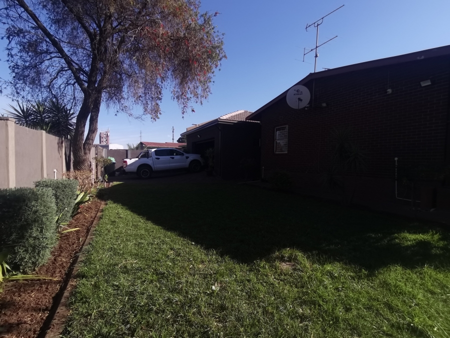 4 Bedroom Property for Sale in Vanderbijlpark CE 3 Gauteng