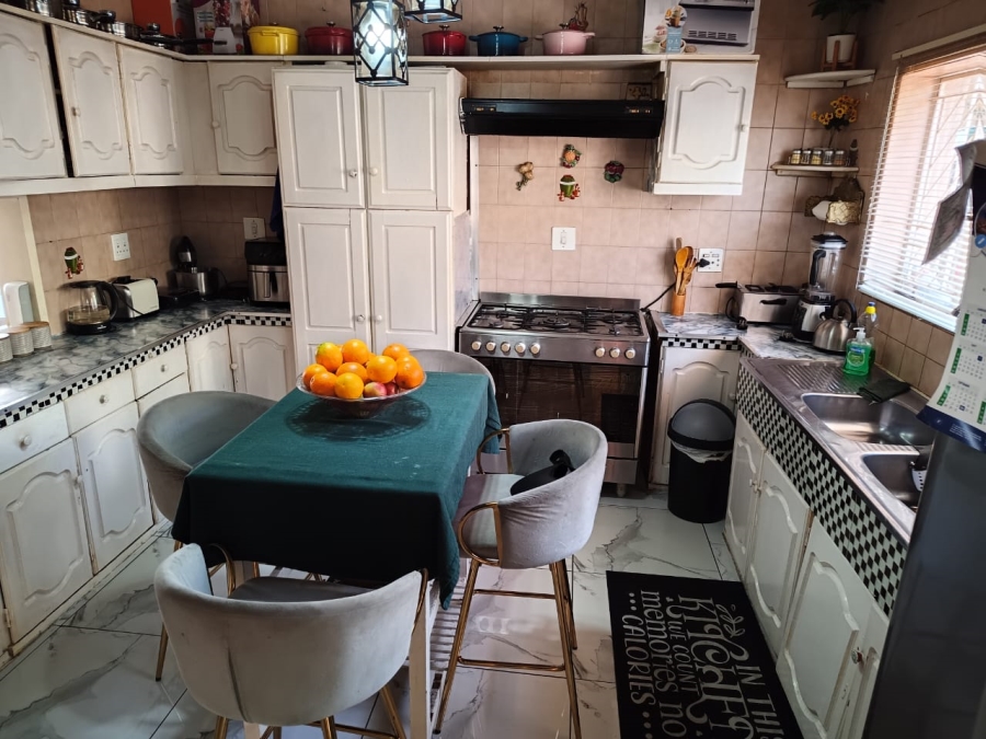 5 Bedroom Property for Sale in Rosettenville Gauteng