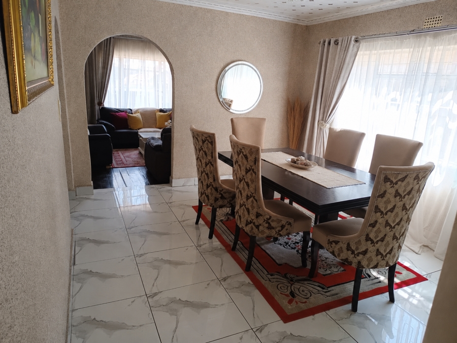 5 Bedroom Property for Sale in Rosettenville Gauteng