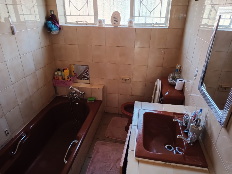 5 Bedroom Property for Sale in Rosettenville Gauteng