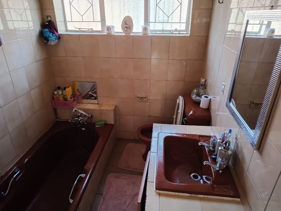 5 Bedroom Property for Sale in Rosettenville Gauteng