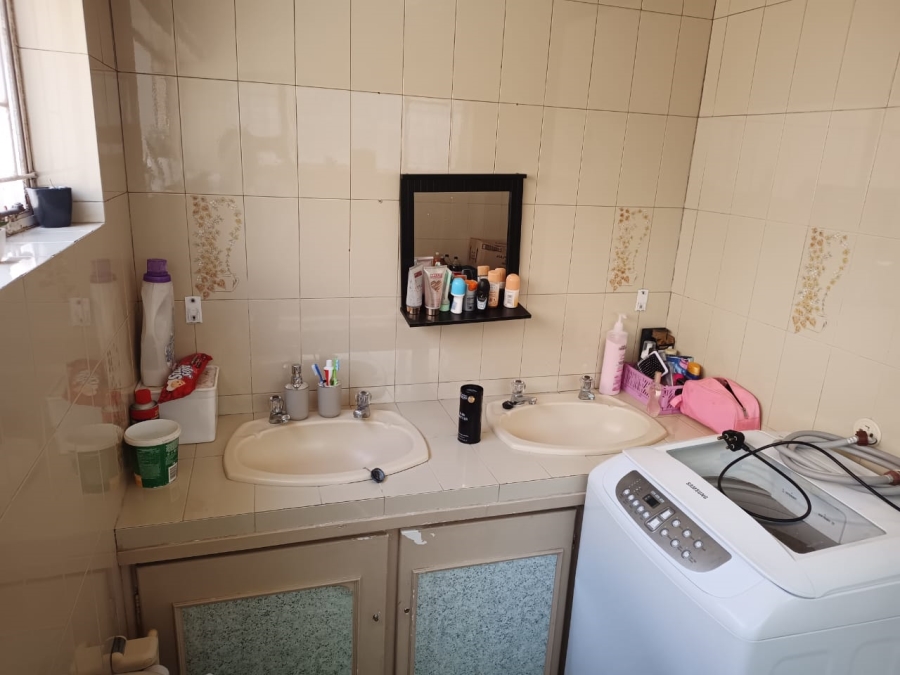 5 Bedroom Property for Sale in Rosettenville Gauteng