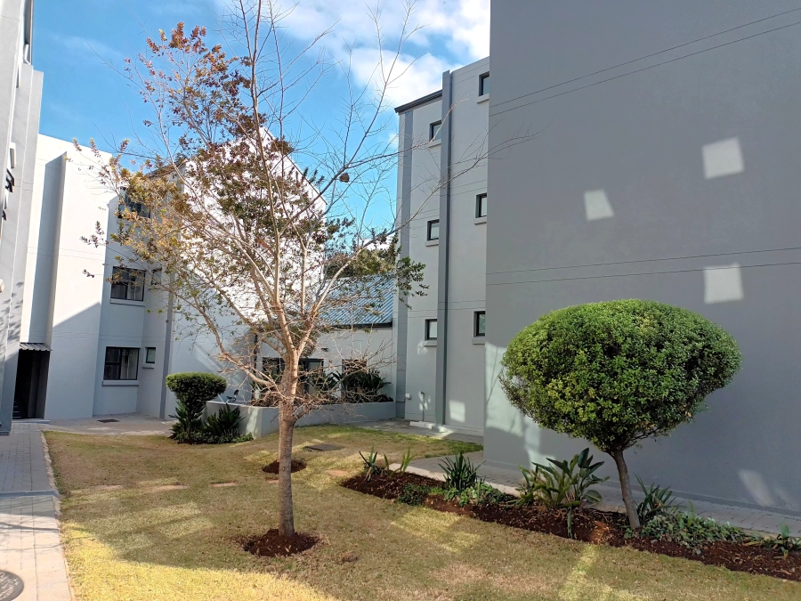 To Let 1 Bedroom Property for Rent in Zwartkop Golf Estate Gauteng