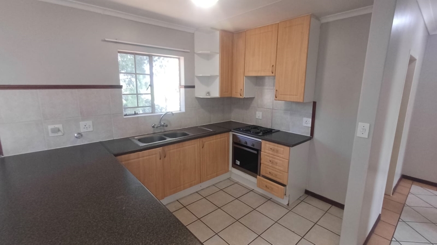 To Let 2 Bedroom Property for Rent in Die Hoewes Gauteng