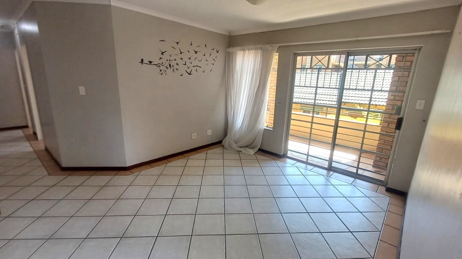 To Let 2 Bedroom Property for Rent in Die Hoewes Gauteng