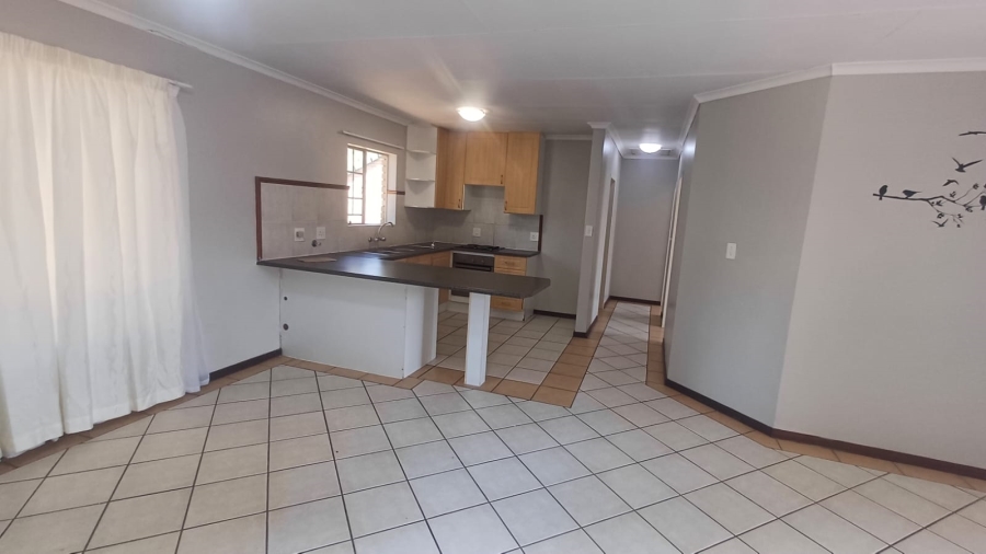 To Let 2 Bedroom Property for Rent in Die Hoewes Gauteng