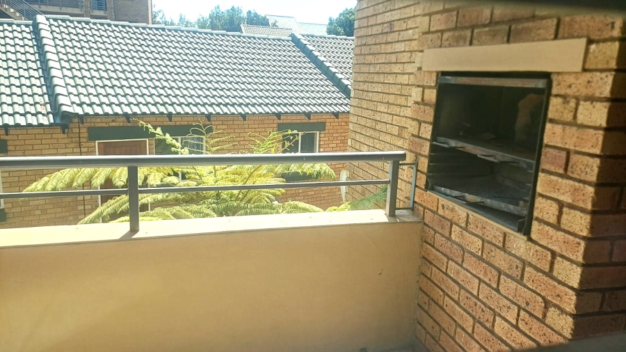 To Let 2 Bedroom Property for Rent in Die Hoewes Gauteng