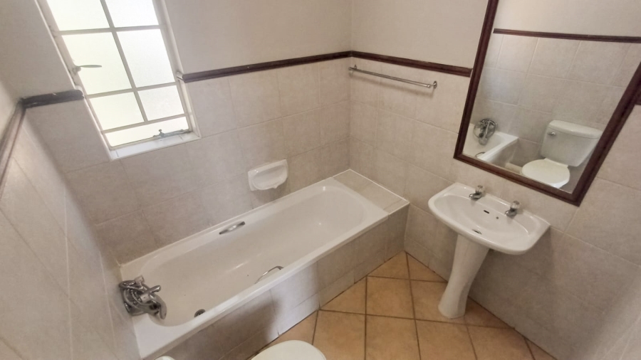 To Let 2 Bedroom Property for Rent in Die Hoewes Gauteng