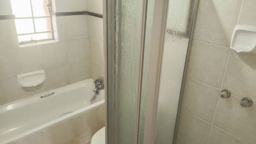 To Let 2 Bedroom Property for Rent in Die Hoewes Gauteng