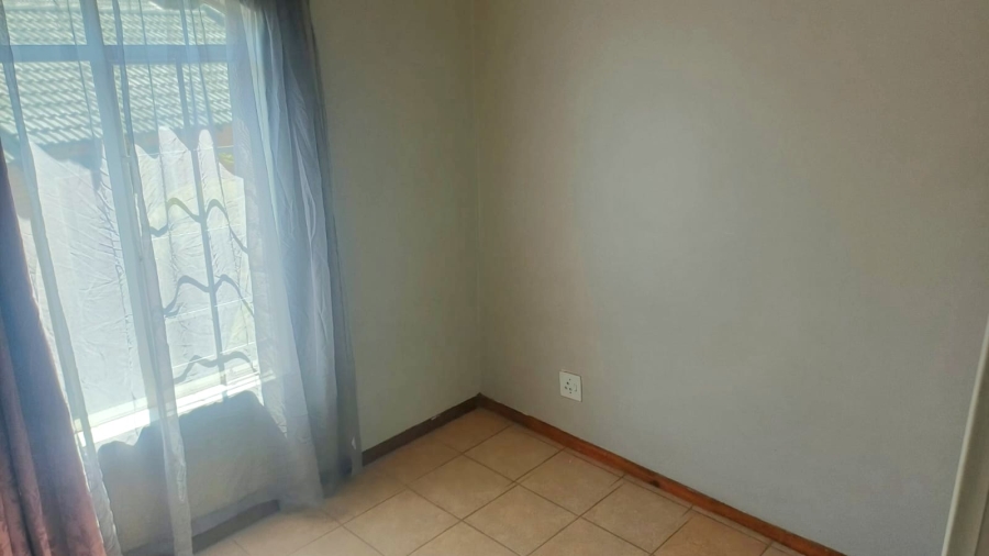 To Let 2 Bedroom Property for Rent in Die Hoewes Gauteng