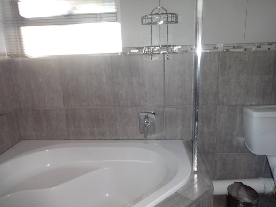 To Let 3 Bedroom Property for Rent in Bedfordview Gauteng
