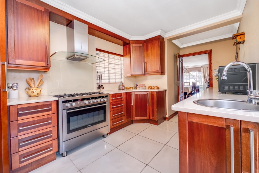4 Bedroom Property for Sale in Lonehill Gauteng