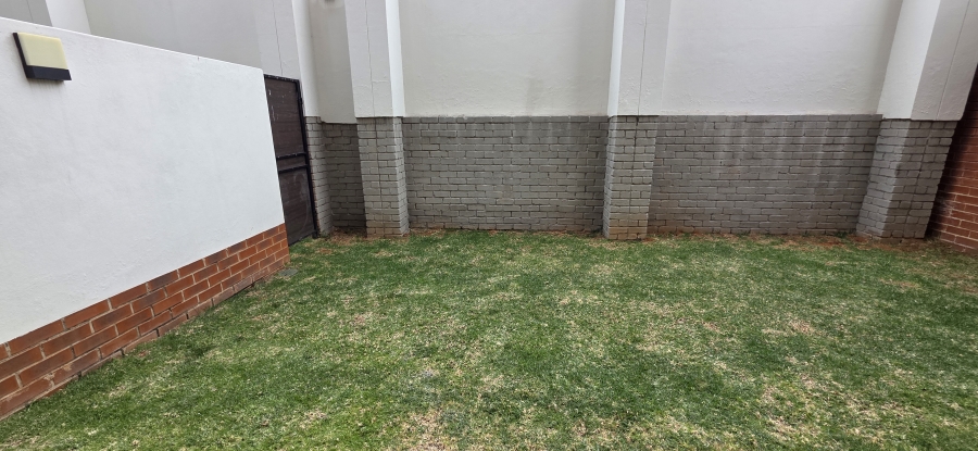 To Let 1 Bedroom Property for Rent in Greenstone Hill Gauteng