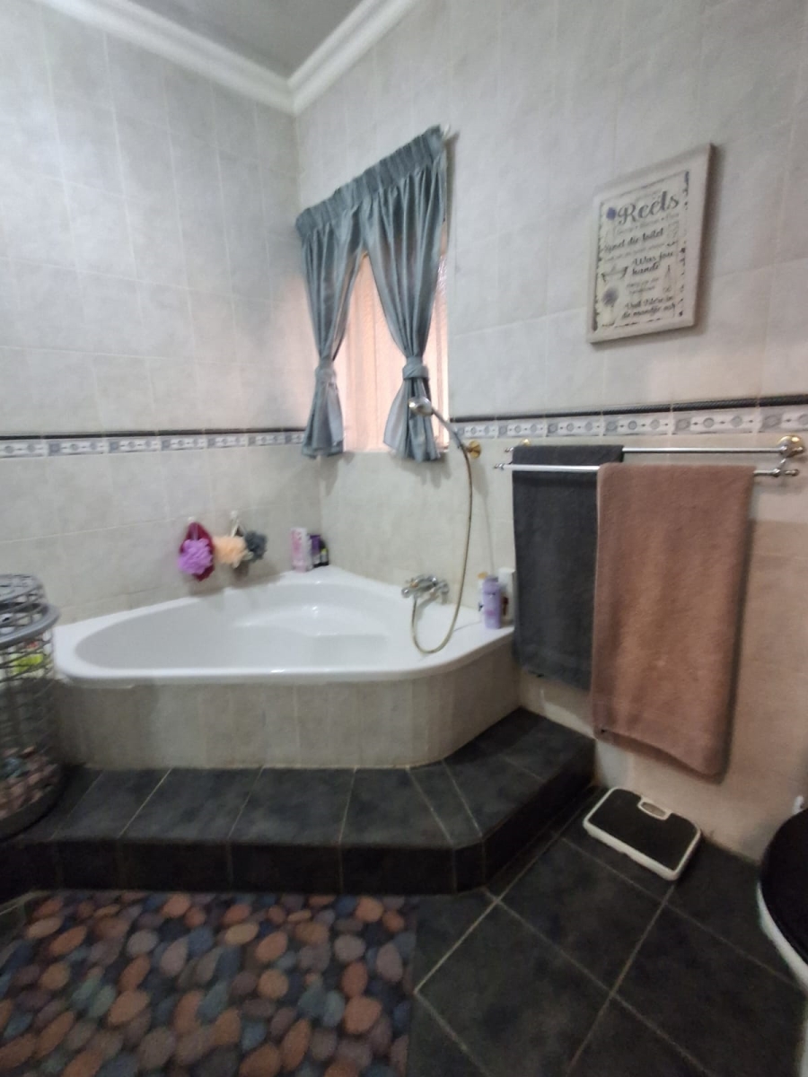 3 Bedroom Property for Sale in Three Rivers Gauteng