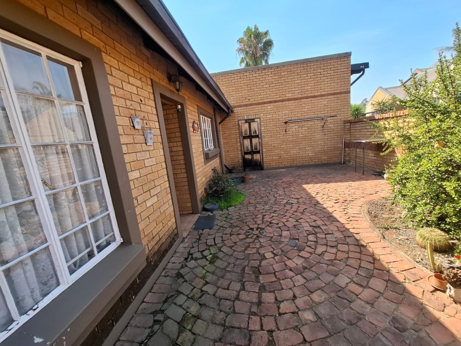 2 Bedroom Property for Sale in Equestria Gauteng