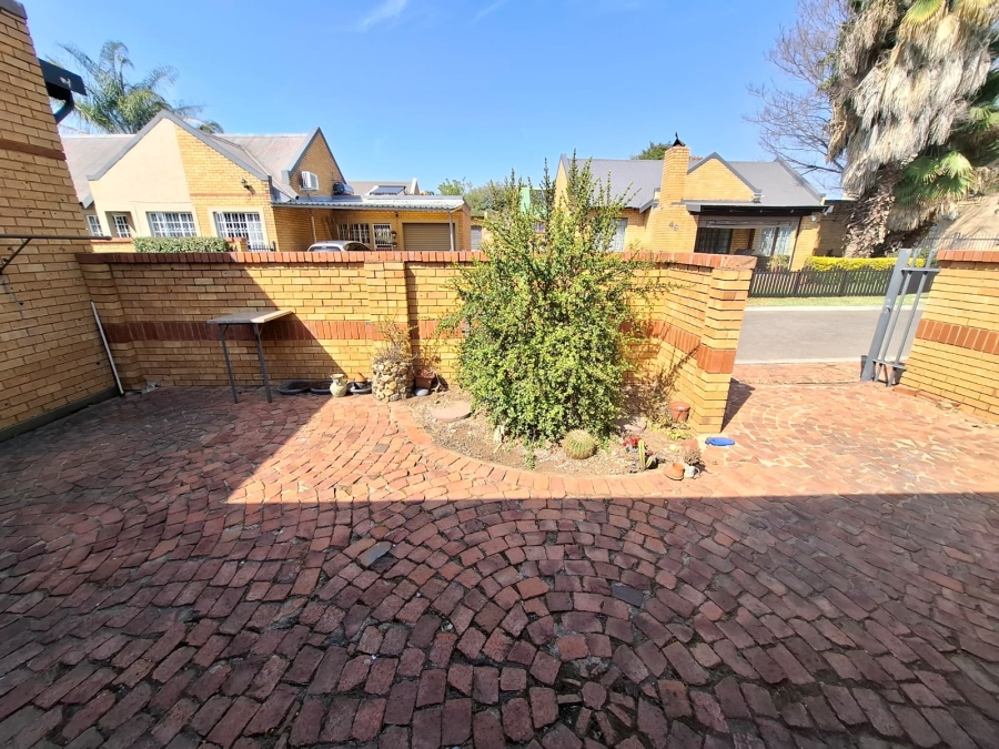 2 Bedroom Property for Sale in Equestria Gauteng