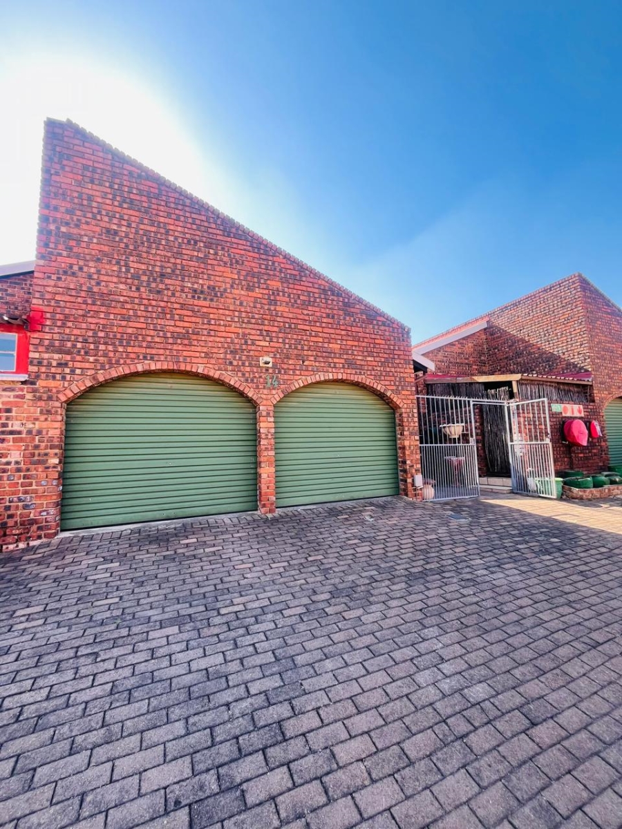 3 Bedroom Property for Sale in Birchleigh North Gauteng